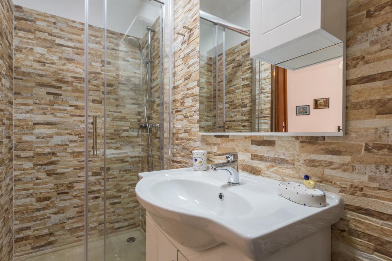 Apartment Lanterna Veneziana Rovinj Exterior photo